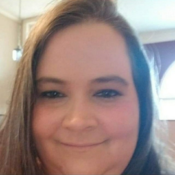 Meet your Posher, Stephanie - Picture 1 of 1